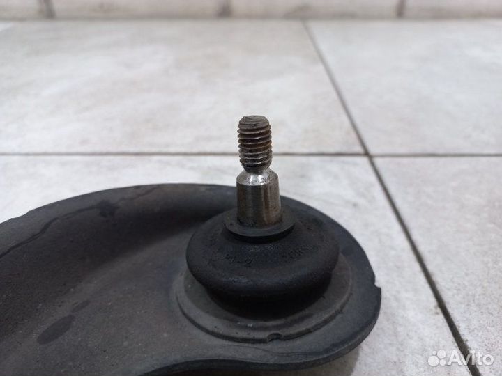 Рычаги передние верхние Mercedes C200 W202 111.945