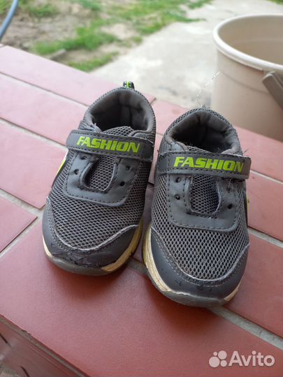Кроссовки детские