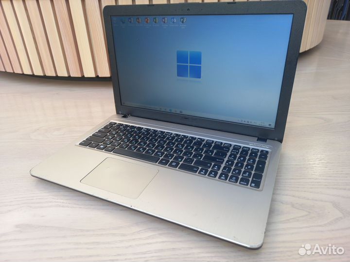 Ноутбук Asus /4 ядра/ 2.7 ггц