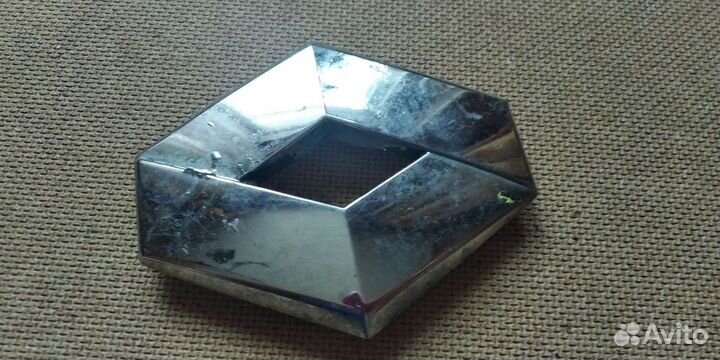 Шильдики Сандеро 1 на дверь багажника