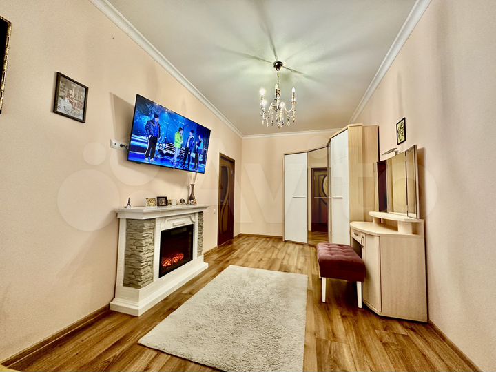 2-к. квартира, 81 м², 2/4 эт.