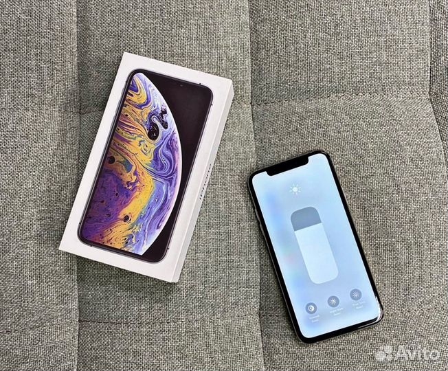 iPhone Xs, 64 ГБ