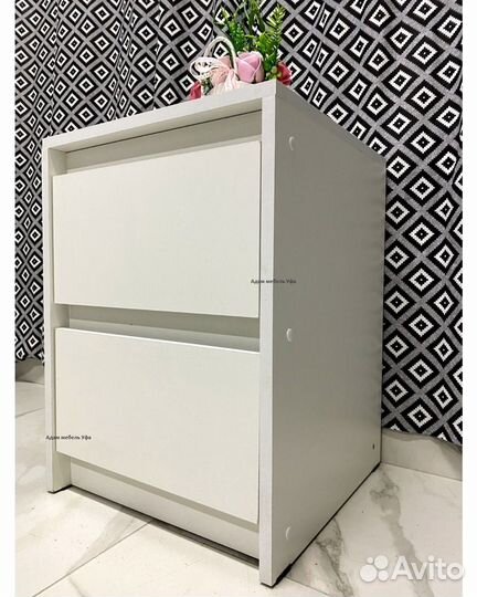 Тумба прикроватная