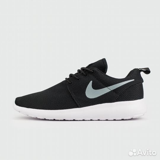 Кроссовки для бега Nike Roshe Run Black / White