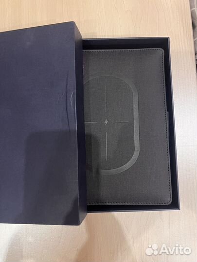 Блокнот с ручкой и беспроводной зарядкой