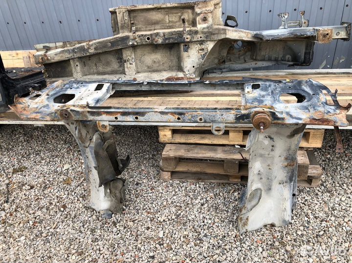 Nissan Patrol Y60 панель передняя телевизор