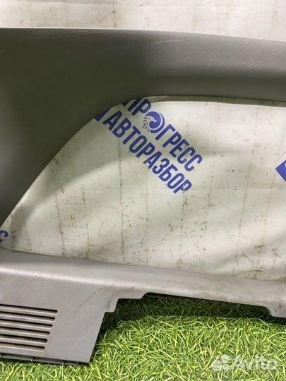 Обшивка багажника задняя левая Toyota Avensis