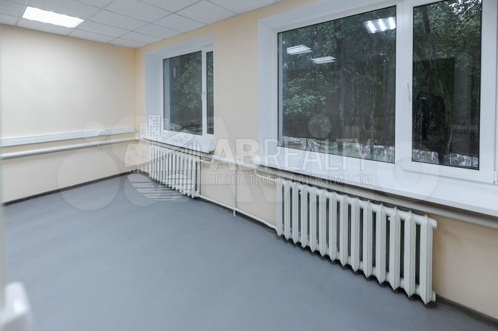 2-этажное Здание 785 м² с парковкой