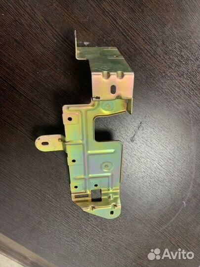 Кронштейн чейнджера Bmw 520I E39 M52 1996