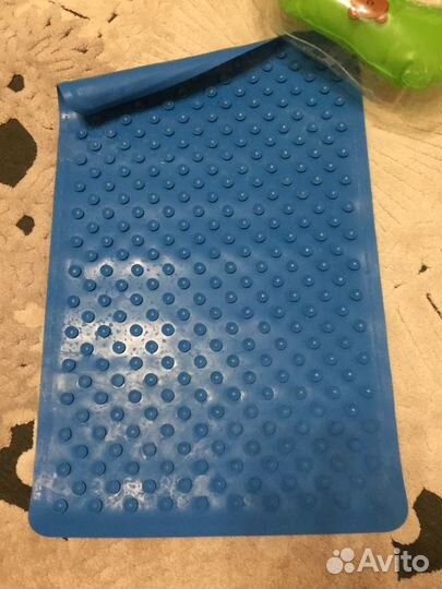 Коврик в ванную на присосках