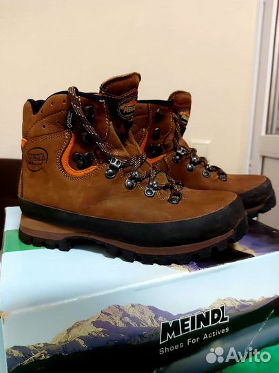 Треккинговые женские ботинки