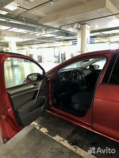 Volkswagen Golf 1.4 МТ, 2013, битый, 200 000 км