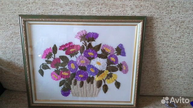 Картина вышитая лентами с элементами шерстянных ни