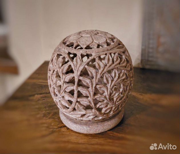 Подсвечник резной