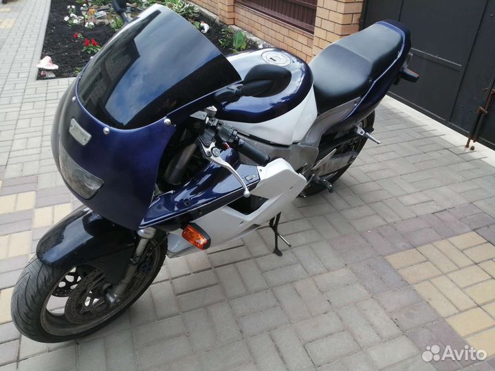 Yamaha fzr1000