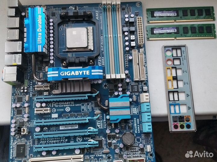 Материнская плата с процессором и памятью