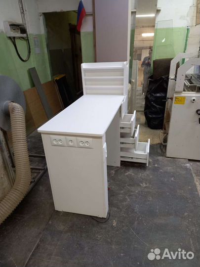 Столик для маникюра