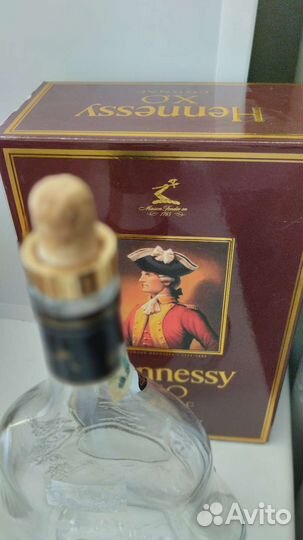 Оригинальная бутылка Hennessy XO