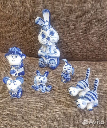 Фигурки и статуэтки гжель