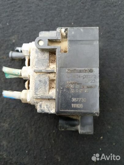 Блок клапанов пневмоподвески Jeep Grand Cherokee 4