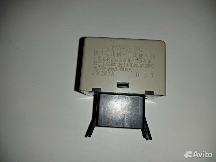 Реле поворотников Тойота авенсис 2 т25 8198005040