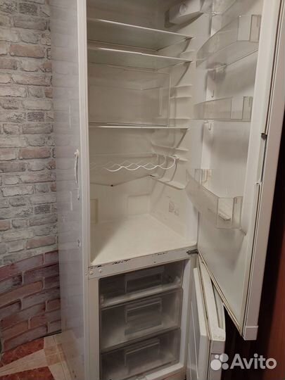 Холодильник zanussi