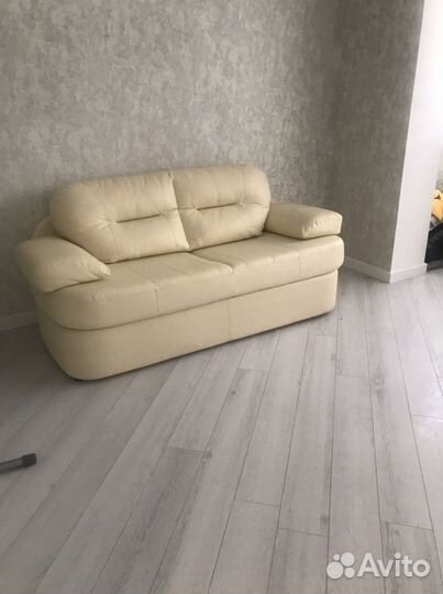 Диван из кожзама