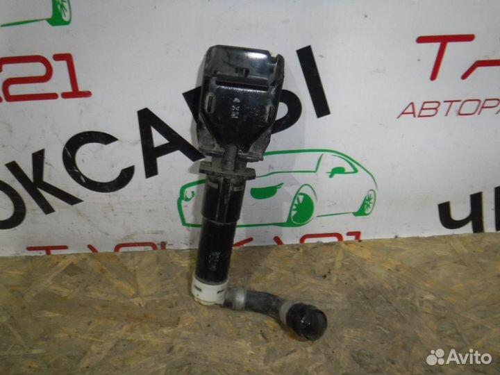 Форсунка омывателя фары правая Infiniti QX70 FX 51