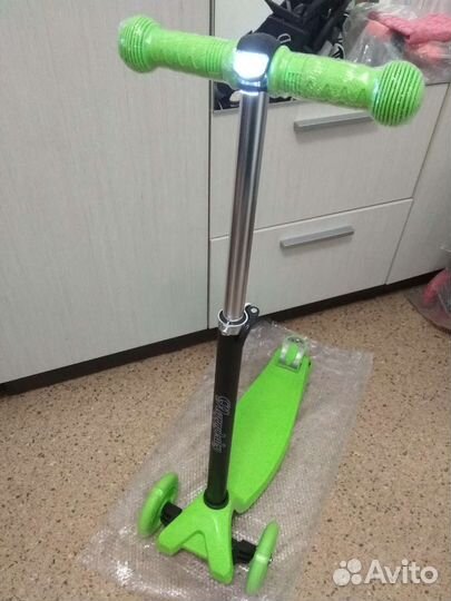 Самокат детский Maxi с фонариком Новый