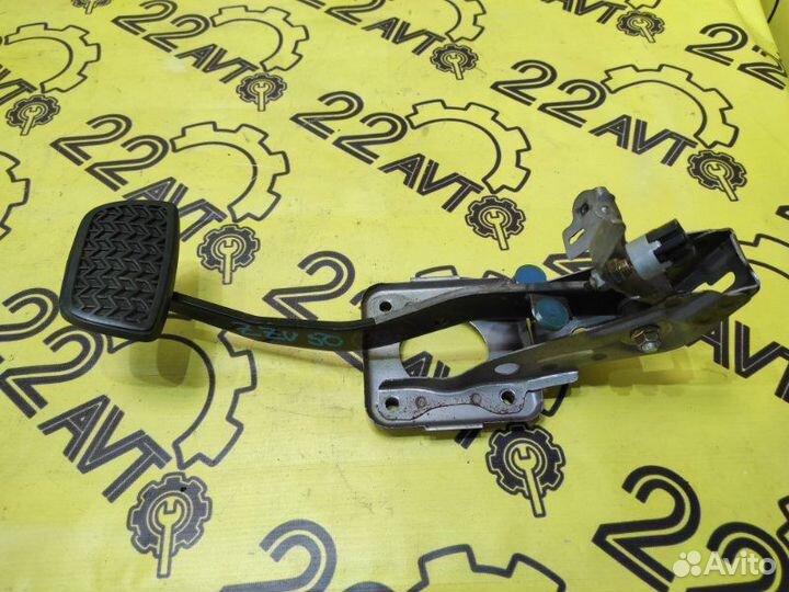 Педаль тормоза Toyota Vista ZZV50 1ZZ-FE 2001.06