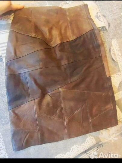 Кожаная юбка миди