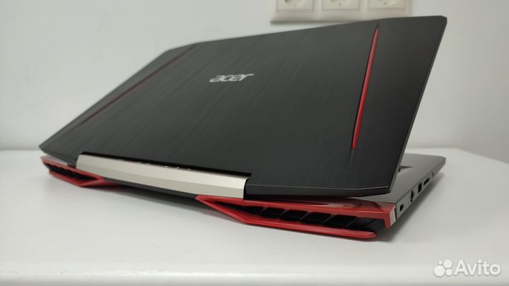 Игровой ноутбук Acer i7-7700/GTX 1050 15.6