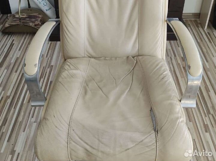 Кожаное кресло руководителя бу