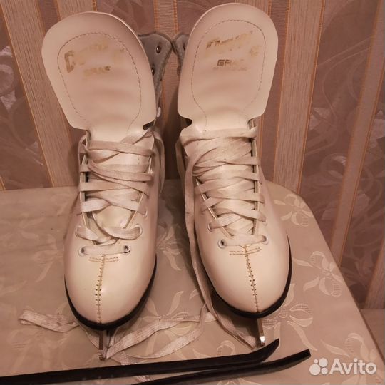 Коньки фигурные женские 40 размер