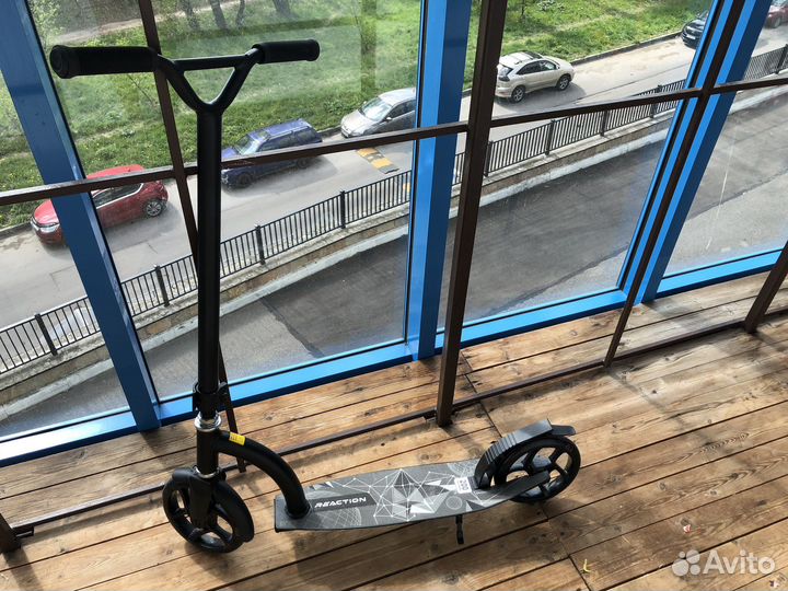 Самокат reaction 200