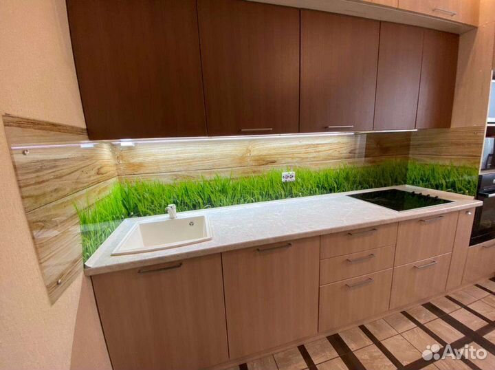 Кухонный фартук из стекла