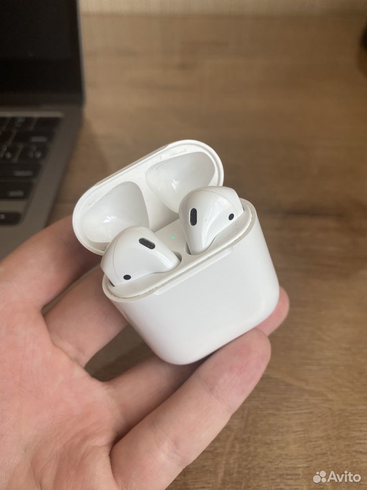 AirPods (1-го поколения, 2018)