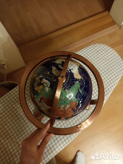 Глобус из полудрагоценных камней