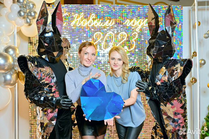 Ведущая и живая музыка