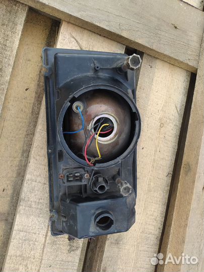 Продам переднюю левую фары ваз 2104