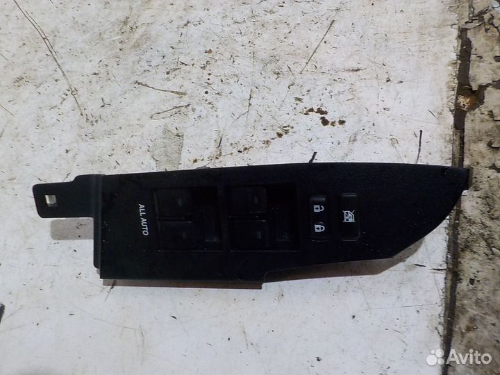 Блок управления стеклоподъемников Toyota Corolla