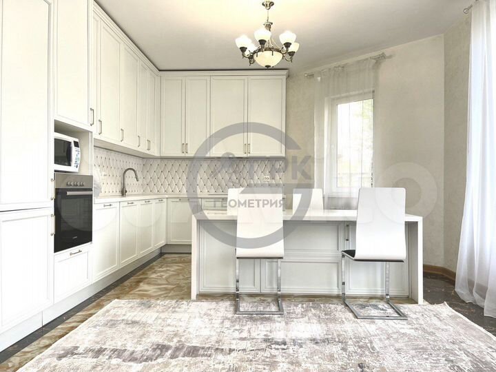 Дом 213 м² на участке 8 сот.