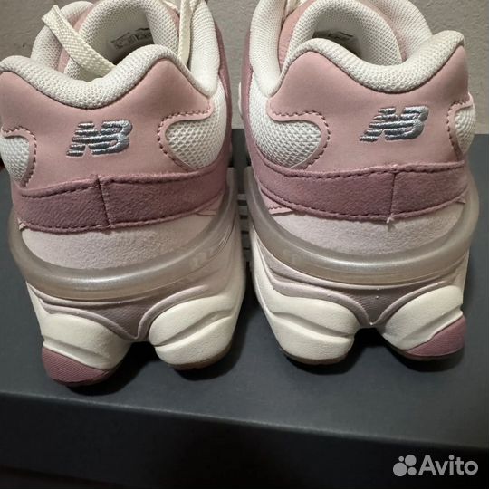 Женские кроссовки new balance 9060 pink