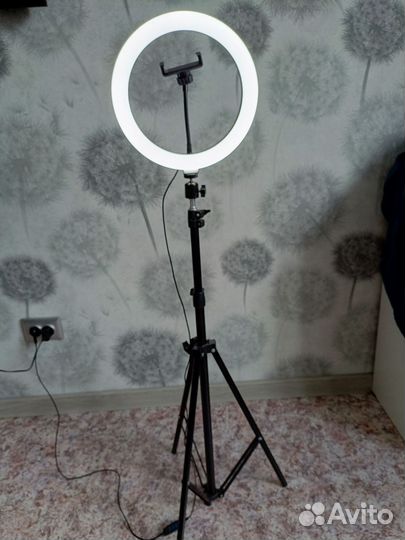 Кольцевая лампа 26 см со штативом