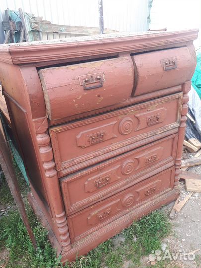 Небольшой комод