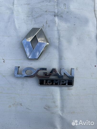 Шильдик renault logan