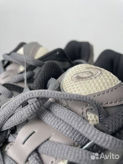 Кроссовки asics