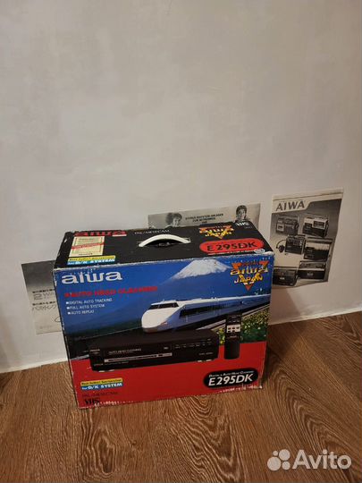 Видеомагнитофон aiwa E295DK