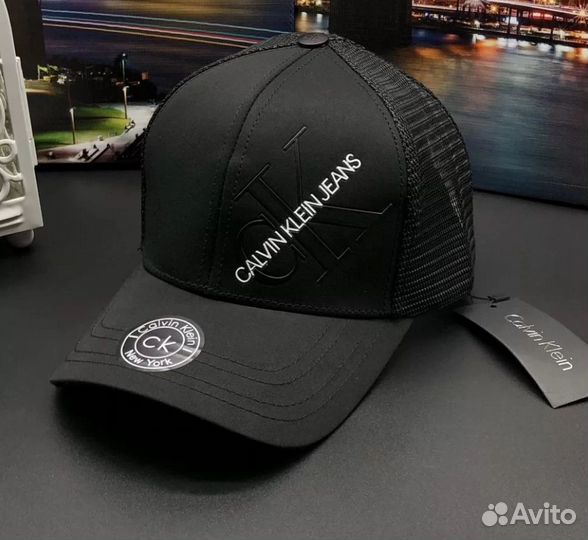 Кепка брендовая чёрная сетка