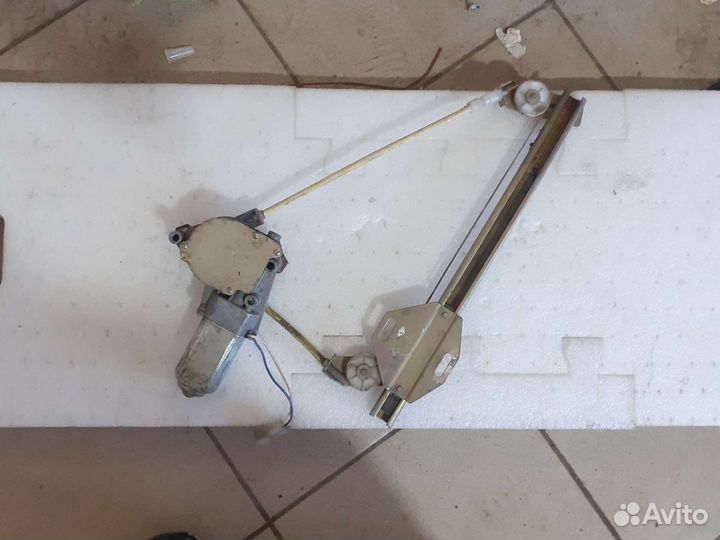 Стеклоподъемник задний левый Baz 2110